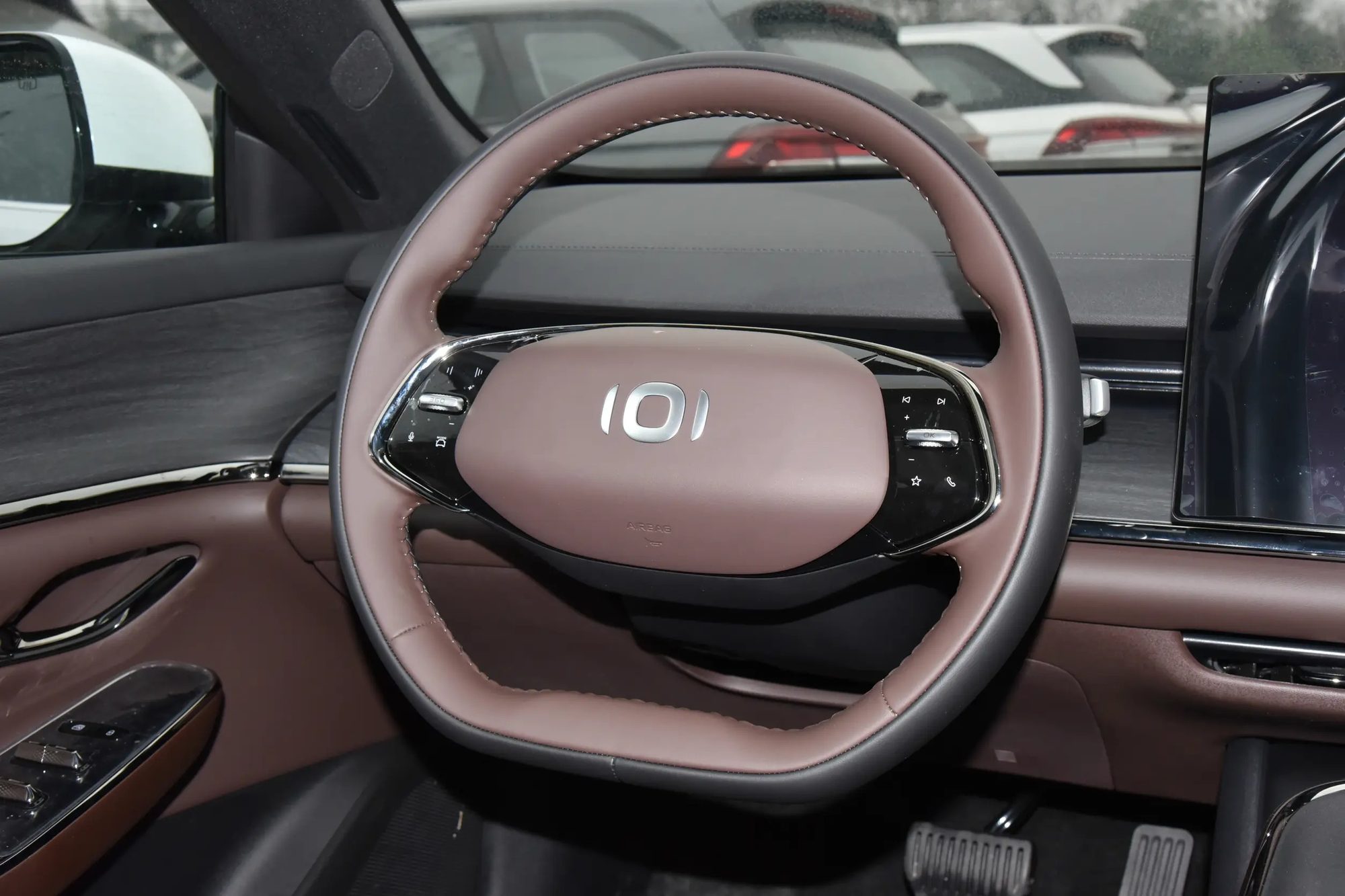 Changan Qiyuan A07 — мультифункциональный руль