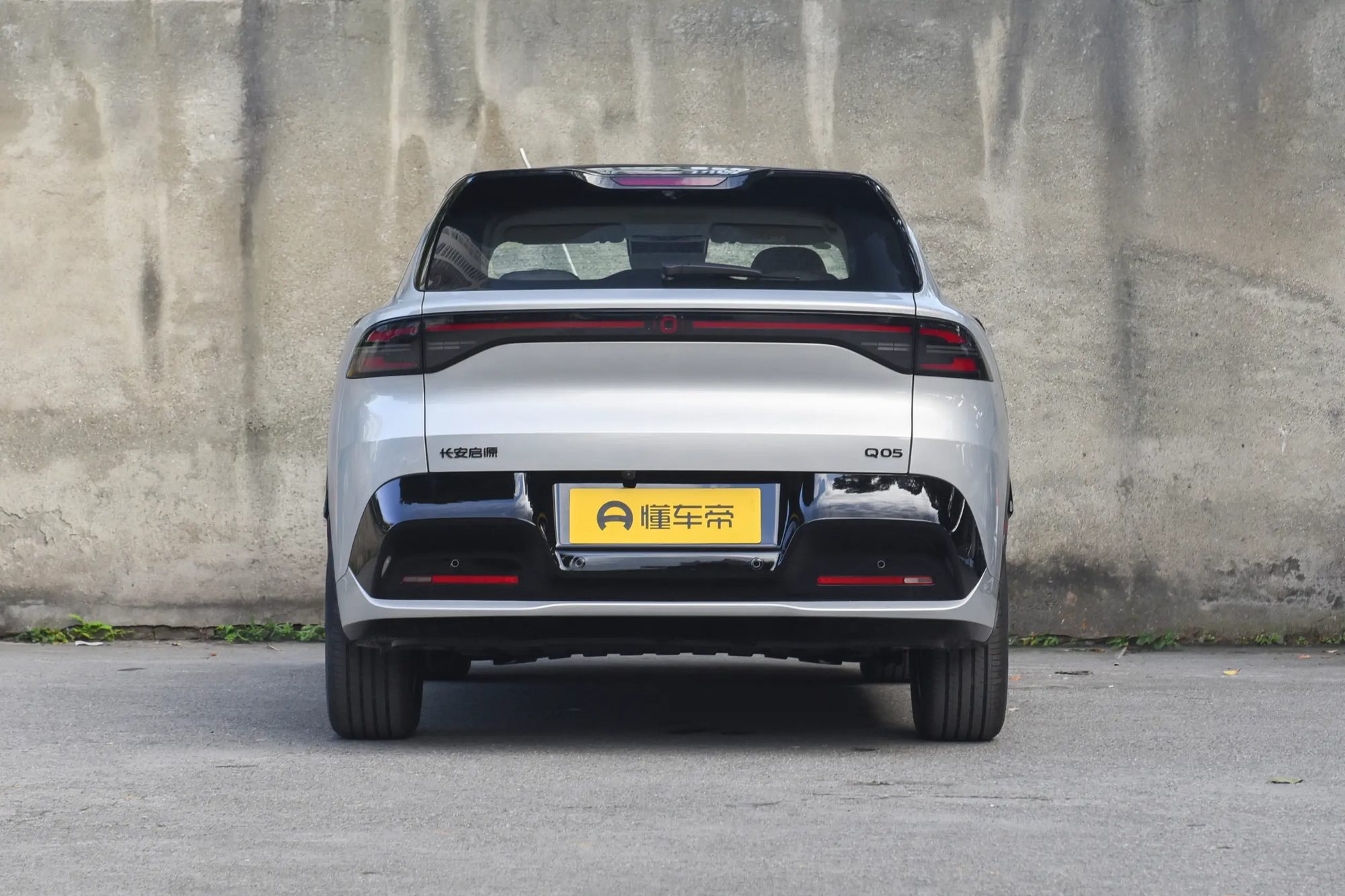 Changan Qiyuan Q05 — вид сзади
