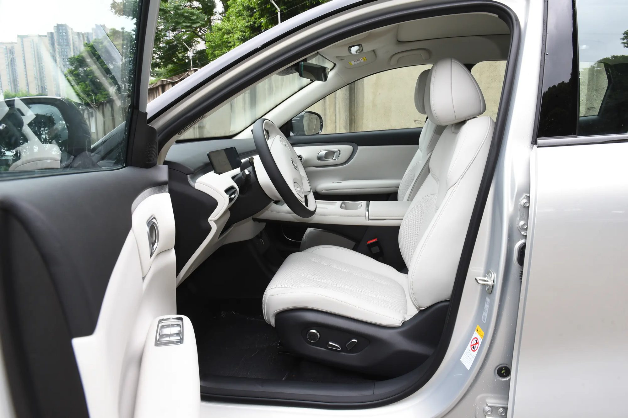 Changan Qiyuan Q05 — переднее сиденье
